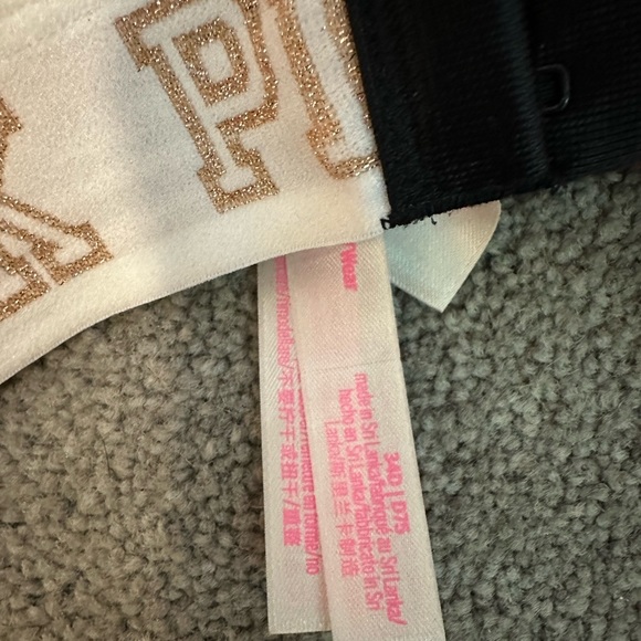 Pink Bras - Picture 3 of 5